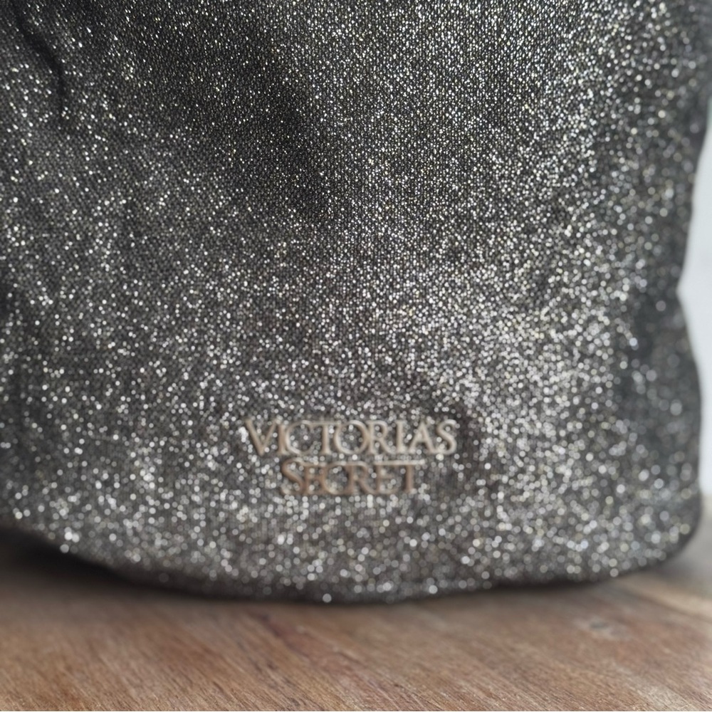 Victoria's Secret Bucket Drawstring Backpack Black Glitter‎ Angel Wings Charm - Picture 2 of 8